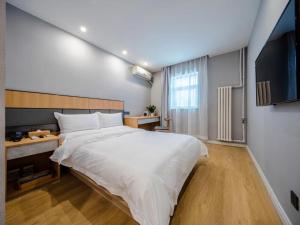 Ένα ή περισσότερα κρεβάτια σε δωμάτιο στο Starway Hotel Taiyuan Gongyuan Times City