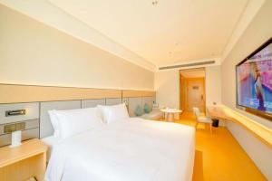 Ein Bett oder Betten in einem Zimmer der Unterkunft JI Hotel Chengdu Kuai Zhai Zane Qingyang Central Street