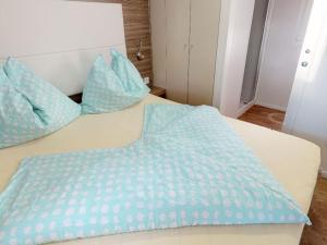 Katil atau katil-katil dalam bilik di Mobile Home in Bodensdorf by Lake Ossiach