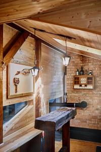 Η κουζίνα ή μικρή κουζίνα στο Olive Tree Forest Cabin Original