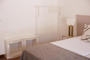 Postel nebo postele na pokoji v ubytování Zampeli Apartment