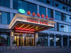 a building with a sign that reads venanza flower at Vienna Hotel Kunming Dian Lake Wanda Plaza in Kunming