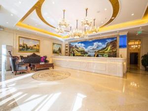 a large lobby with a chandelier and a couch at Vienna Hotel Qinghai Xining Deling Halu City East Wanda Plaza in Xining