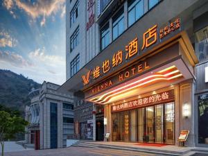 a building with a sign that reads vaan hotel at Vienna Hotel Guangxi Baise Xilin County Juting Cultural Arts Center 