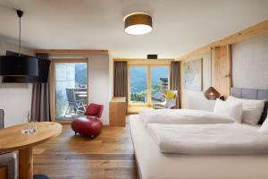 Hotel Tirol Fiss 4Sterne Superior的休息区