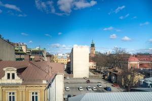 - une vue sur la ville depuis le toit d'un bâtiment dans l'établissement Omena Hotel Turku Kauppiaskatu, à Turku