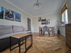 Posedenie v ubytovaní Apartament na Błoniach
