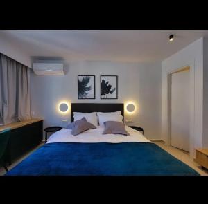 Postel nebo postele na pokoji v ubytování BlueMotion - CruiseNest 143 5A
