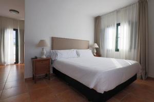 Postel nebo postele na pokoji v ubytování Hotel Tugasa Sierra y Cal