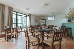 TV a/nebo společenská místnost v ubytování Hotel Tugasa Sierra y Cal