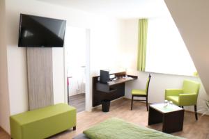 a hotel room with a desk and a room at Hotel Stock Teekännle in Friedrichshafen