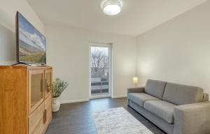 a living room with a couch and a flat screen tv at Stunning Apartment In Eckernförde in Eckernförde