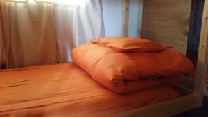 a stack of pillows sitting on top of a bed at Guesthouse MI CASA SU CASA in Zentsuji