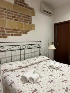 A bed or beds in a room at Residenza della Samaritana Classici
