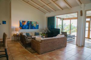 a living room with a couch and a table at Villa Blue Hole in Mangrove Cay