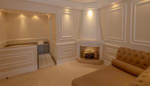 a living room with a couch and a fireplace at Lizon Curitiba Hotel in Curitiba +104 photos