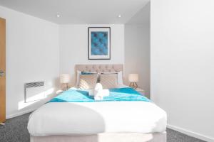 a bedroom with a large white bed with two lamps at City Centre Penthouse - Large Balcony - 2 Bedroom - Secure Parking 1001M in Birmingham