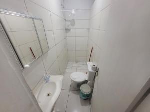 a white bathroom with a sink and a toilet at Hospedaria cmc unidade 02 in Riacho Fundo