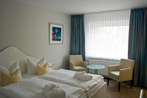 Letto o letti in una camera di Frühstückshotel Seemannsbraut Amrum-adults only ab 18 Jahre-keine Haustiere-
