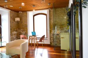 a room with a table and chairs and a window at Hotel Baeza Monumental by eme hoteles in Baeza +49 photos