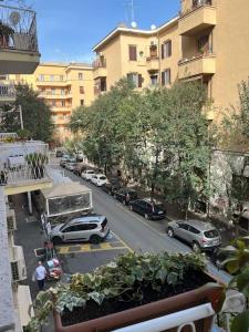 a view of a city street with cars and buildings at Spazioso appartamento 10 min a piedi dal Vaticano e metro in Rome