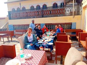 Restaurant ou autre lieu de restauration dans l'établissement Hotel Khandaka mahal