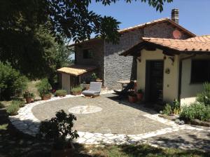 a patio with a chair in front of a house at Il soffio di Eolo in Bagnoregio