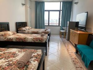 J & F Homestay - Abu Dhabi 객실 침대