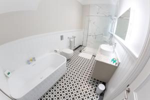 Bany a Commodore Hotel