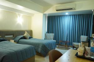 Postel nebo postele na pokoji v ubytování Hotel Diplomat, Colaba