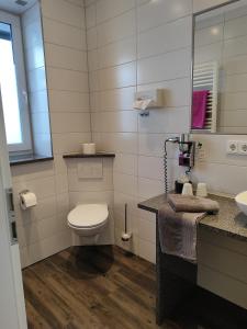 Imagen de la galería de Hotel Gästehaus Stock Zimmer Bäckerstüble, en Friedrichshafen