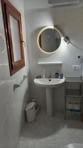 Koupelna v ubytování Maison avec logement indépendant piscine privée et vue mer