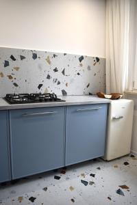 a kitchen with a stove and a refrigerator at Apartament MCK 100m, Spodek 150m, NOSPR in Katowice