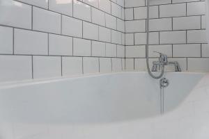a bathroom with a bath tub with a faucet at Modern Apartment Near Blyth Coast Sleeps 5 in Blythe