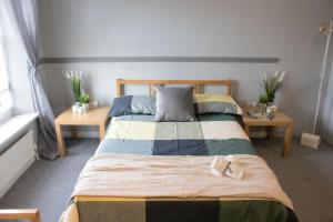 Uma cama ou camas num quarto em Burton House