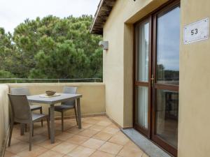 a patio with a table and chairs on a balcony at Apartment in Vignola Mare near Sandy Beach in Vignola Mare