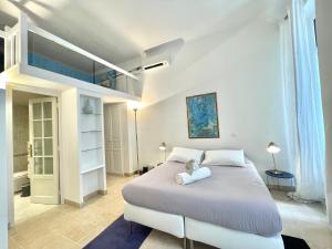 Posteľ alebo postele v izbe v ubytovaní Marina Luxury 3 bedroom by Welcome to Cannes