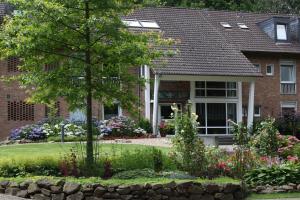 a house with a garden in front of it at Haus Mariengrund in Münster +2 photos