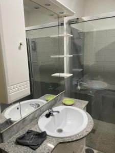 a bathroom with a sink and a mirror and a tub at la laja 38 in Las Palmas de Gran Canaria