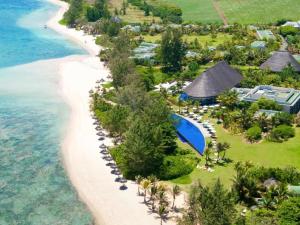 una vista aérea de un resort en la playa en La Kaz' Bougainvilliers, en Bel Ombre