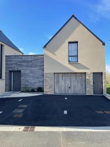 a house with a parking lot at Studio avec terrasse proche de la mer in Lancieux