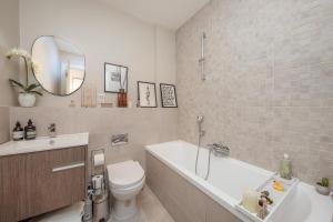 Galería fotográfica de Luxury 2 Bed Apartment - 28 mins train to London en Addlestone
