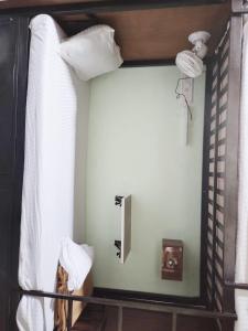 Koupelna v ubytování Vakola Dormitory AC Beds