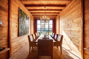 a dining room with a long table and chairs at Windhäusern5 in Wangen im Allgäu