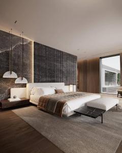 um quarto com uma cama grande e uma janela grande em Luxary Home Marriot Marquis em Baku