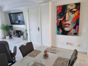Posezení v ubytování 5-Bed Villa Mijas La Cala Golf & Spa Resort