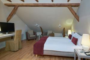Postel nebo postele na pokoji v ubytování Opera Hotel