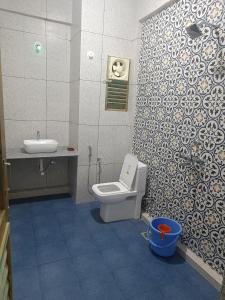 Lavish Exotic Hotel Arambol tesisinde bir banyo