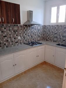 Kuchyň nebo kuchyňský kout v ubytování Bel appartement proche de la mer Hammamet + 3 fotografie