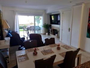 TV a/nebo společenská místnost v ubytování 5-Bed Villa Mijas La Cala Golf & Spa Resort